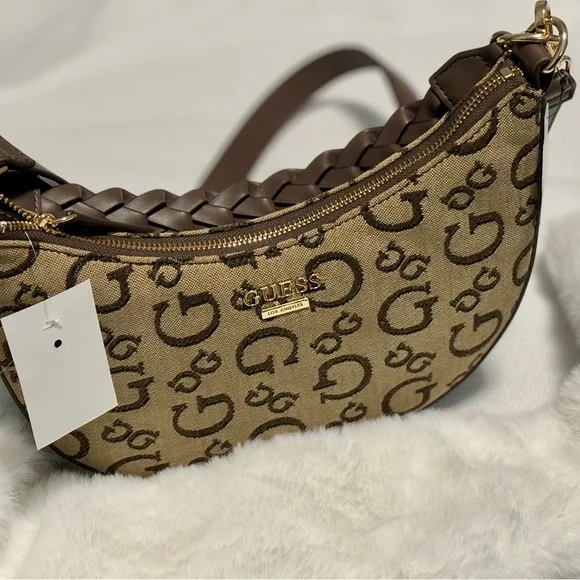 Guess - Picture 7 of 11